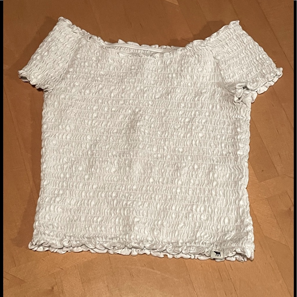 Off-white off the shoulder scrunched shirt